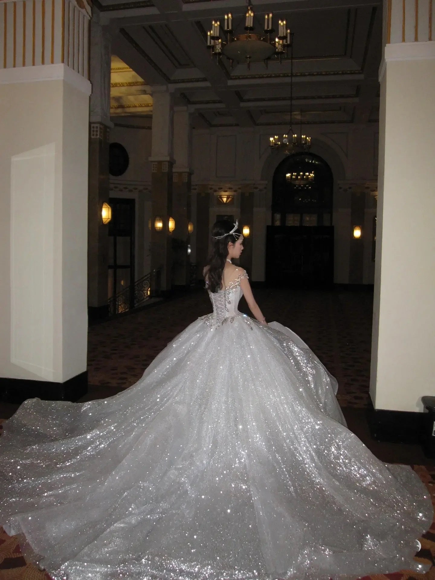 Unique Bridal Dresses Ball Gowns Scoop White Sequin Long Wedding Dress Luxury Bride Dresses Bridal Gown