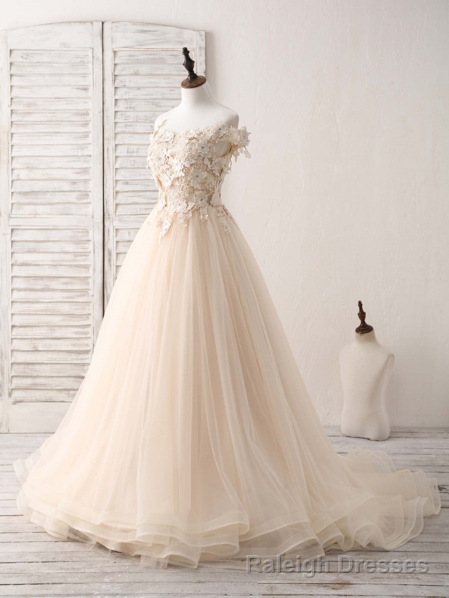 Unique  Lace Applique Tulle Long Champagne Prom Dresses Sweet 16 Dress