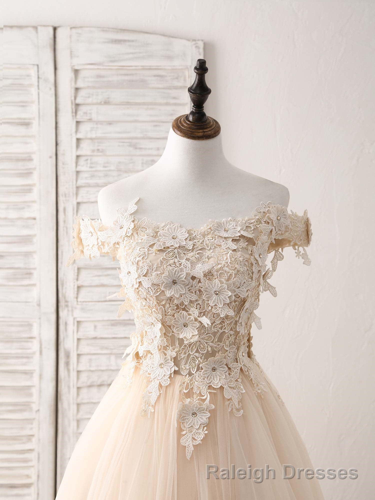 Unique Lace Applique Tulle Long Champagne Prom Dresses Sweet 16 Dress