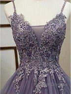 Unique Long Tulle Spaghetti Straps Prom Dresseses With Lace Applique