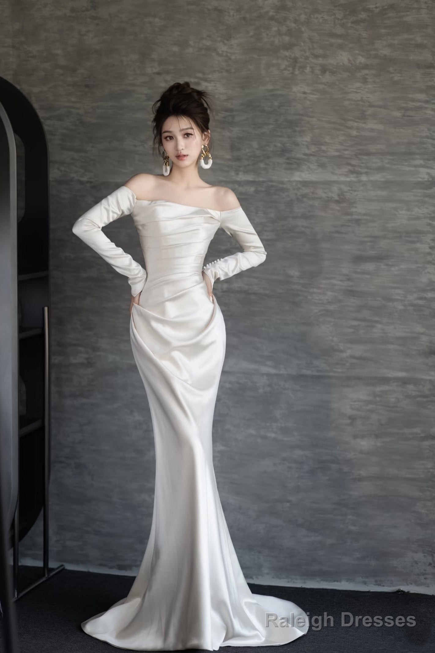 Unique Mermaid Off The Shoulder Long Sleeves Wedding Dresses Ivory Brides Dress Main image