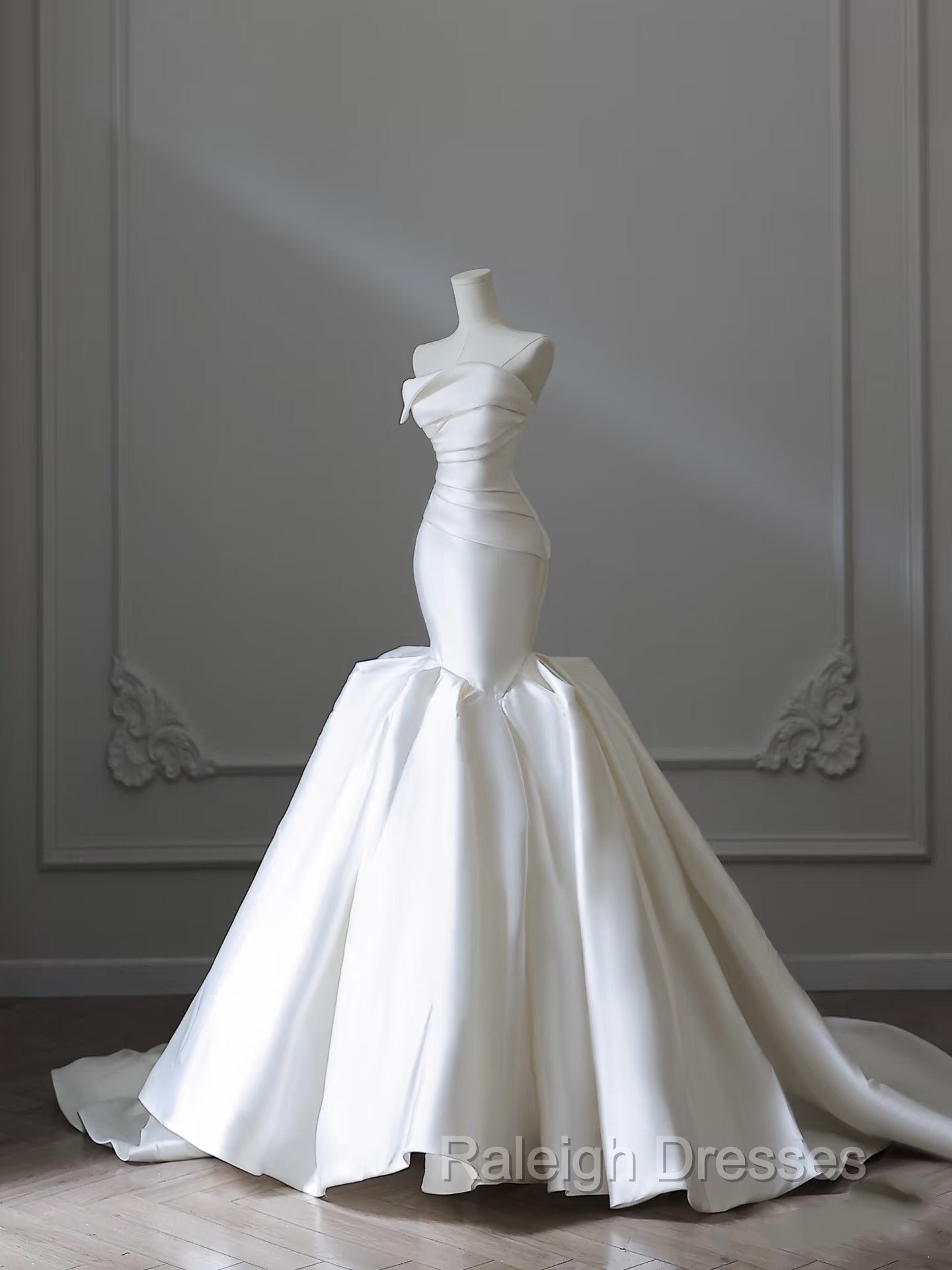 Unique Mermaid Strapless Ivory Satin Wedding Dresses Brides Dress