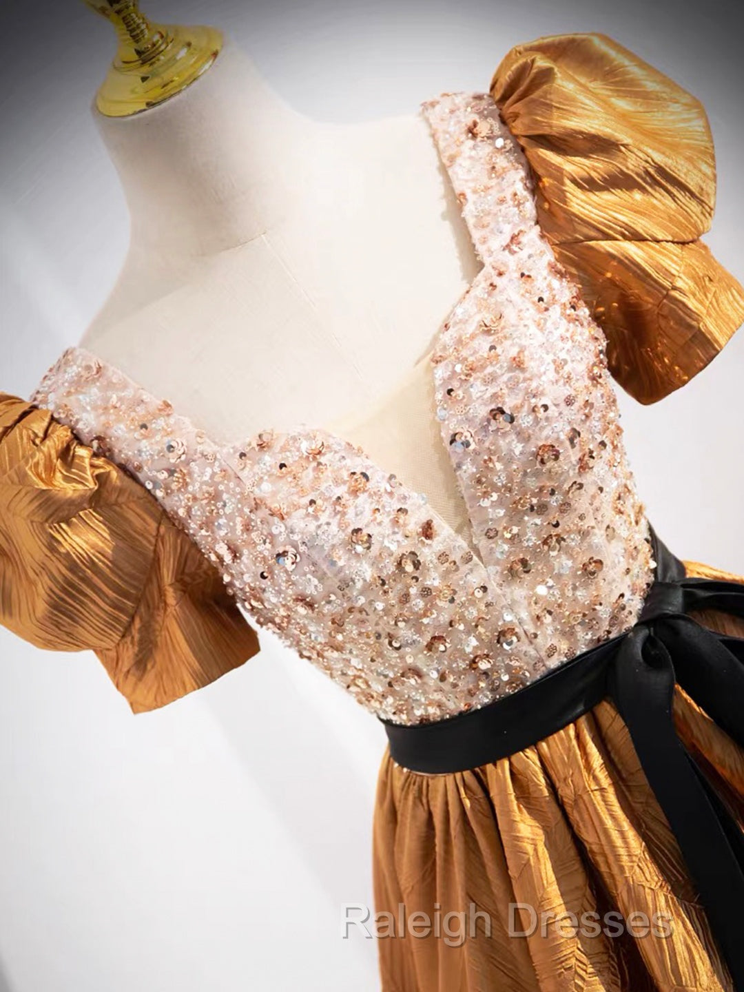 Unique V-Neck Beaded Floor Length Prom Dresses Beautiful A-Line Short Sleeve Prom Dresses Secondary image