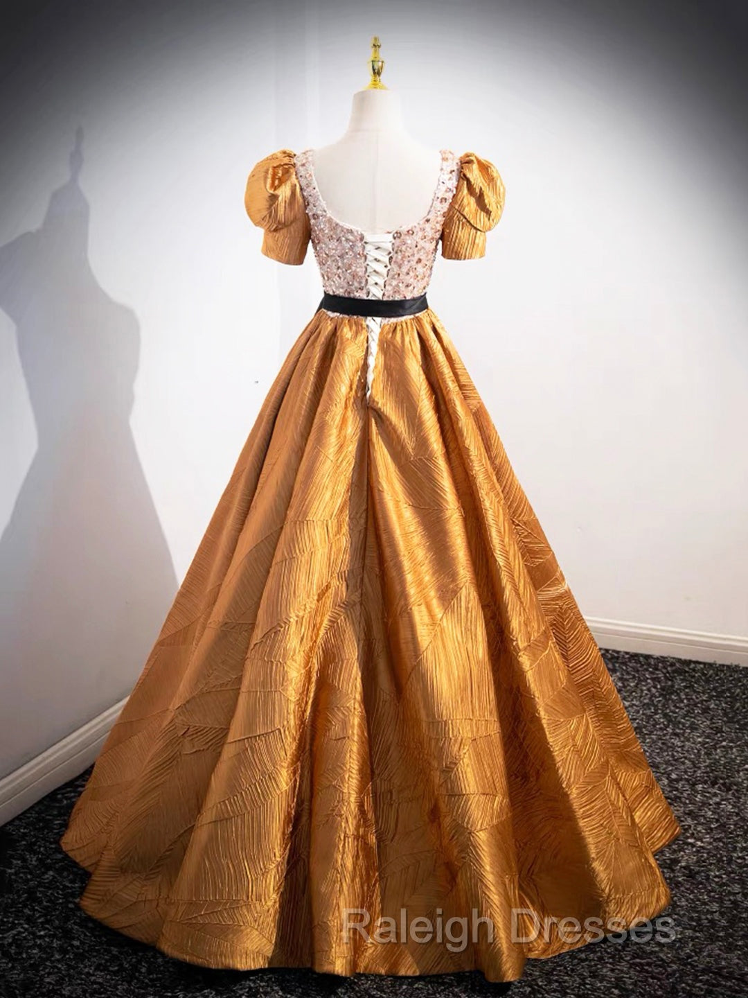 Unique V-Neck Beaded Floor Length Prom Dresses Beautiful A-Line Short Sleeve Prom Dresses