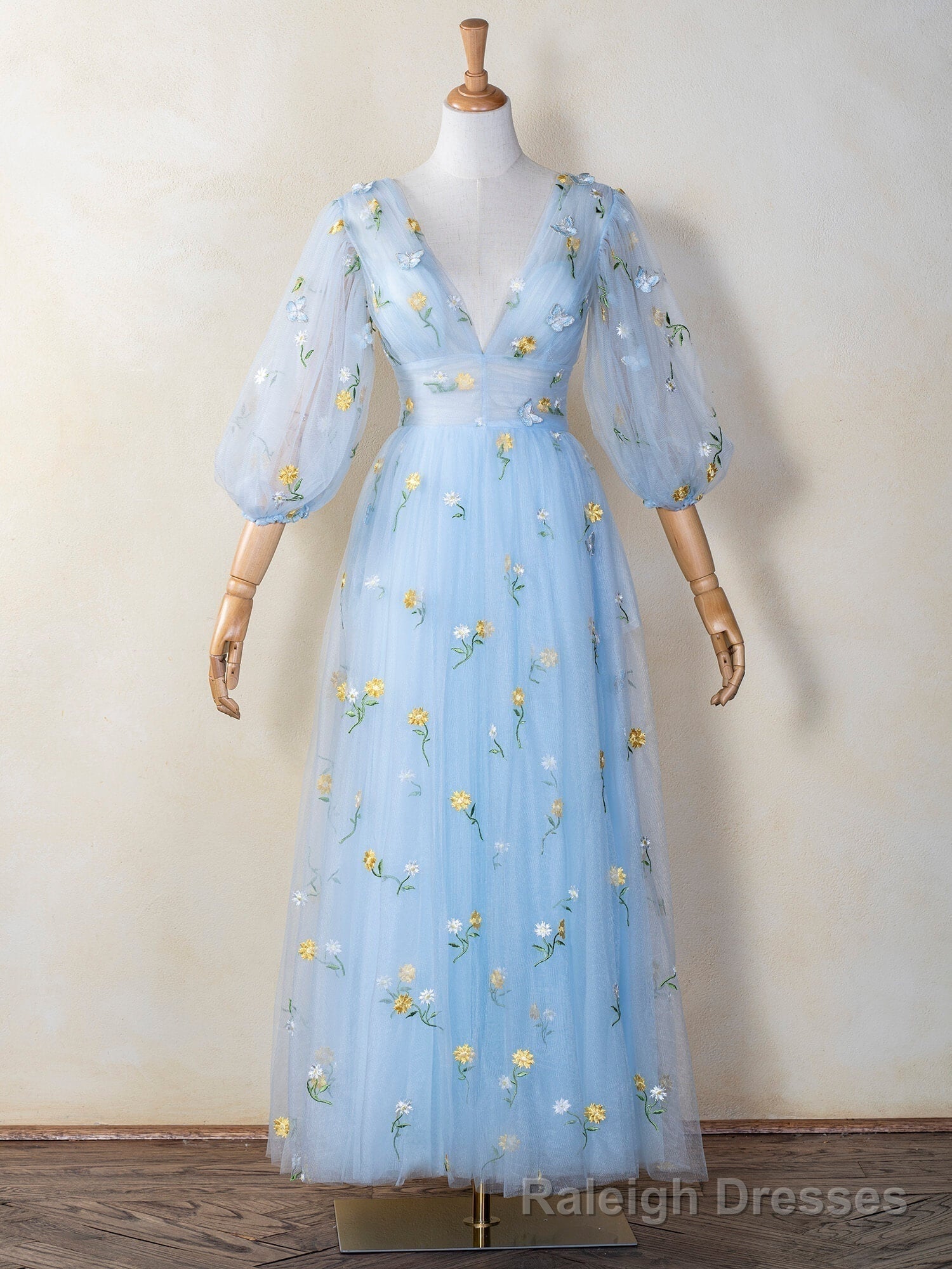 V-neck Embroidery Lace Length Tulle Prom Dress Main image