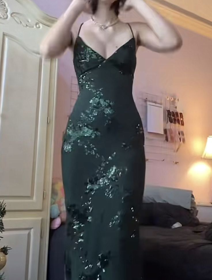 V Neck Green Prom Dress Prom Gown With Sequin Appliques