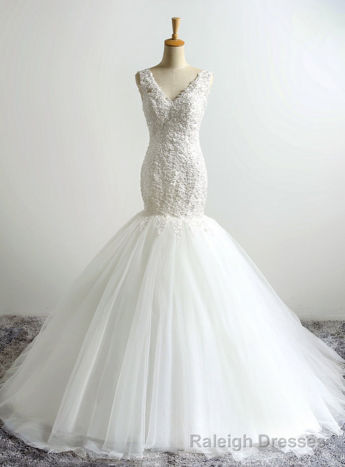 V Neck Lace Applique Mermaid Wedding Dress with Open Back