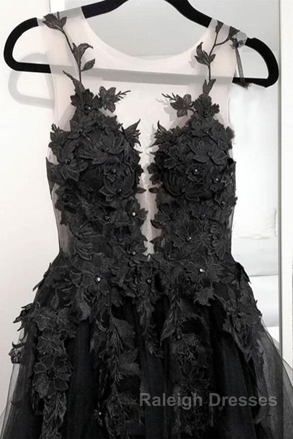 V Neck Open Back Black Tulle Lace Floral Long Prom Dresses, Black Lace Formal Evening Dresses with Appliques Secondary image