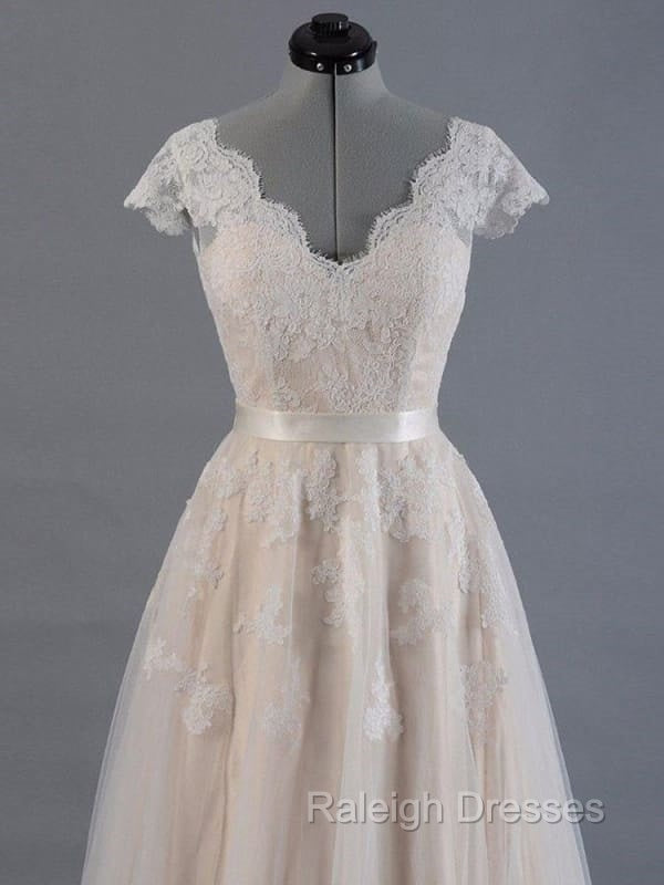 V Neck Short Sleeves Wedding Dress Lace Applique Floor Length Tulle Bridal Gown