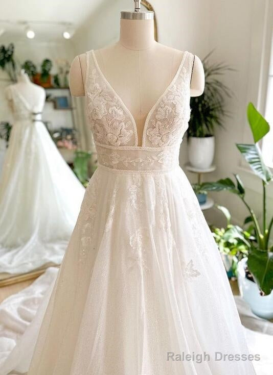 V-Neck Sparkly Tulle Wedding Dress With Appliques Secondary image