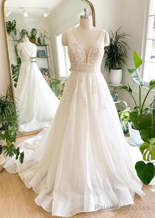 V-Neck Sparkly Tulle Wedding Dresses With Appliques Main image