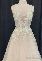 V-Neck Tulle A-Line Wedding Dresses With Appliques