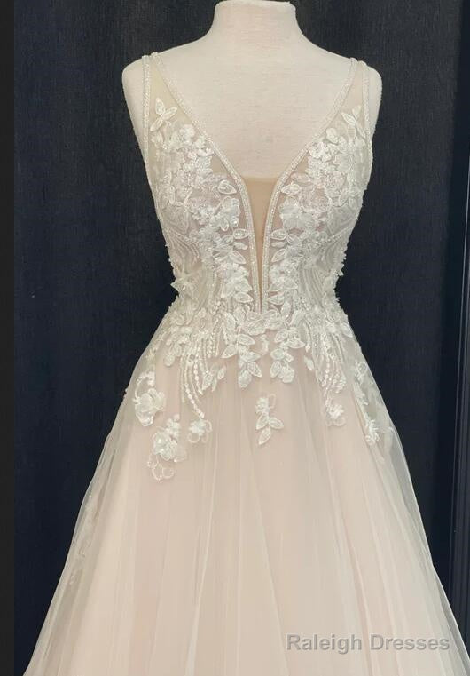V-Neck Tulle A-Line Wedding Dresses With Appliques