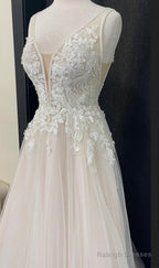 V-Neck Tulle A-Line Wedding Dresses With Appliques