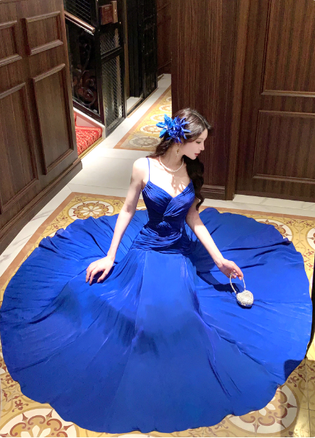 Vibrant Royal Blue A-Line Spaghetti Strap Knot-Embellished Chiffon Long Formal Prom Dress