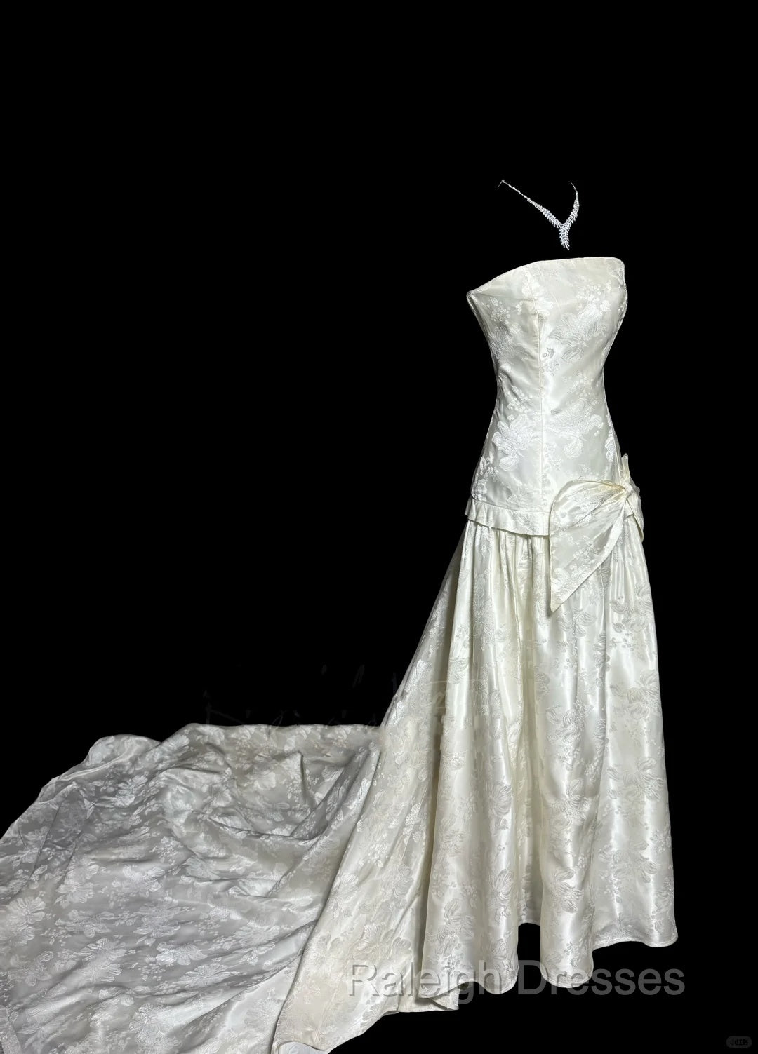 Vintage A Line Strapless White Lace Prom Gown Fairy Prom Dresses