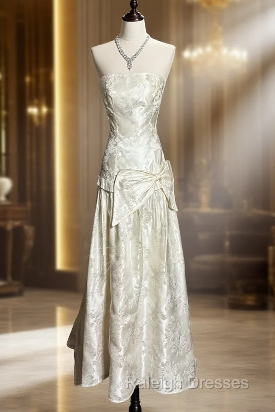 Vintage A-Line Strapless White Lace Prom Gown Fairy Prom Dress Main image
