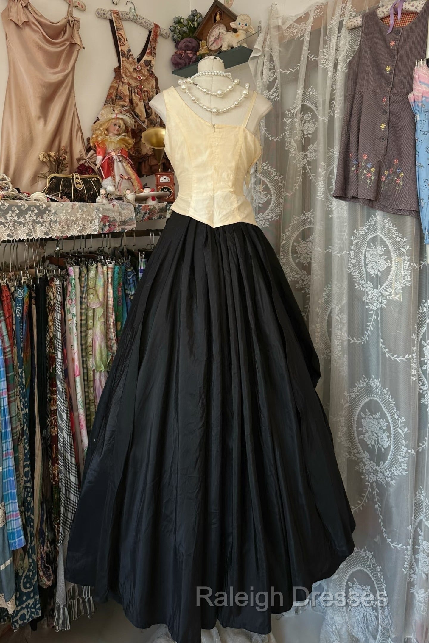 Vintage Ball Gown Sleeveless Long Black Evening Dress Prom Dresses