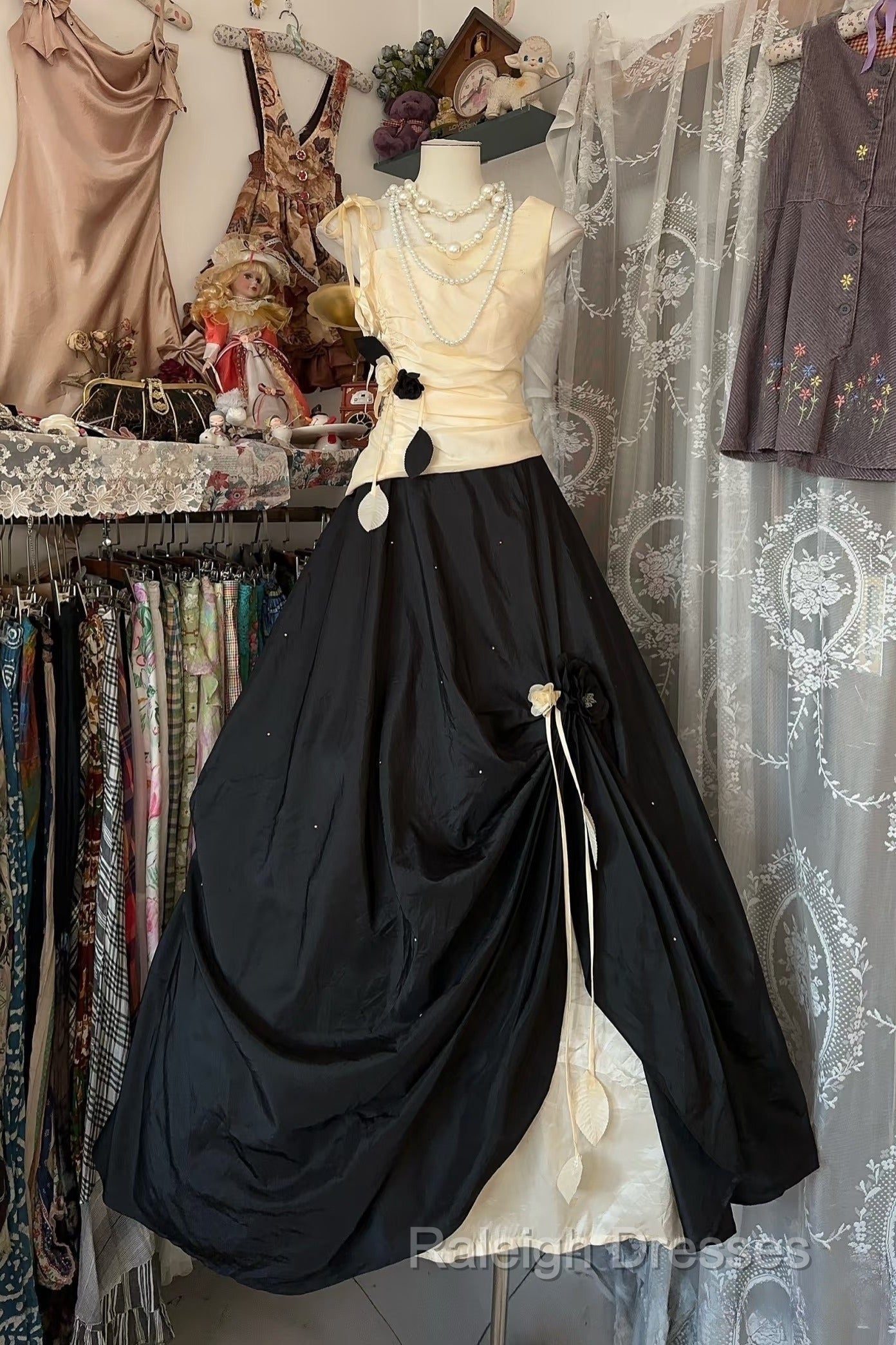 Vintage Ball Gown Sleeveless Long Black Evening Dress Prom Dresses