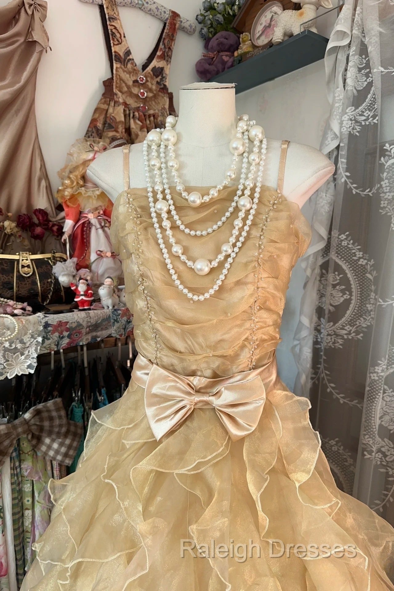 Vintage Ball Gown Spaghetti Straps Sleeveless Long Gold Evening Dress Prom Dresses Secondary image