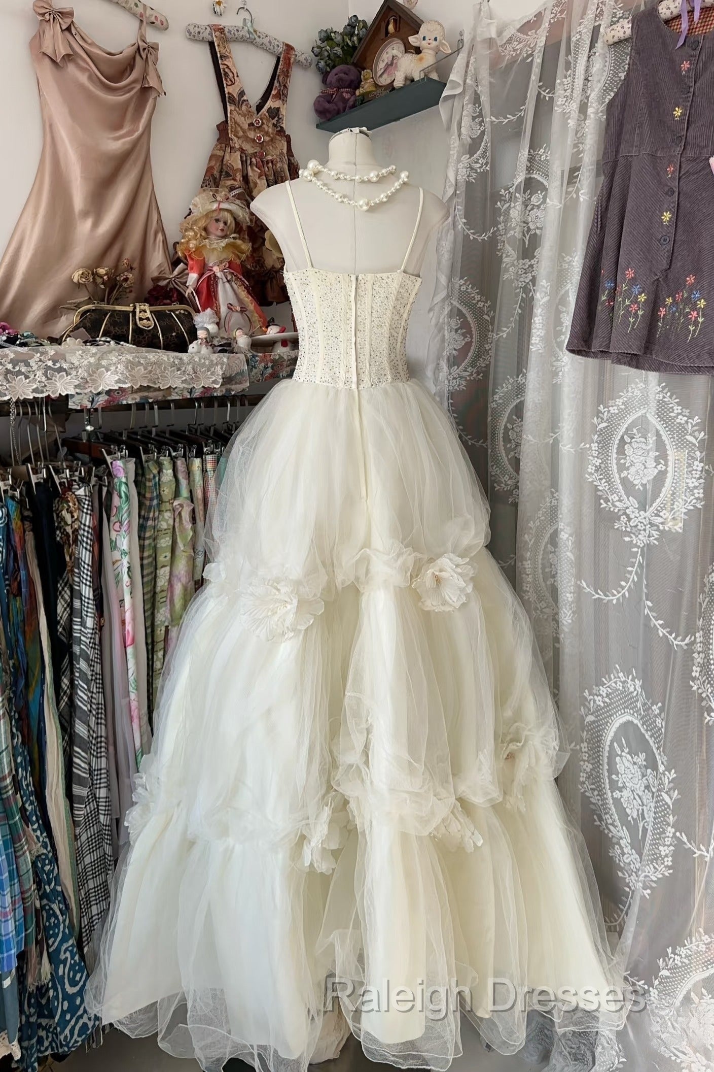 Vintage Ball Gown Spaghetti Straps Sleeveless Long White Evening Dress Prom Dresses