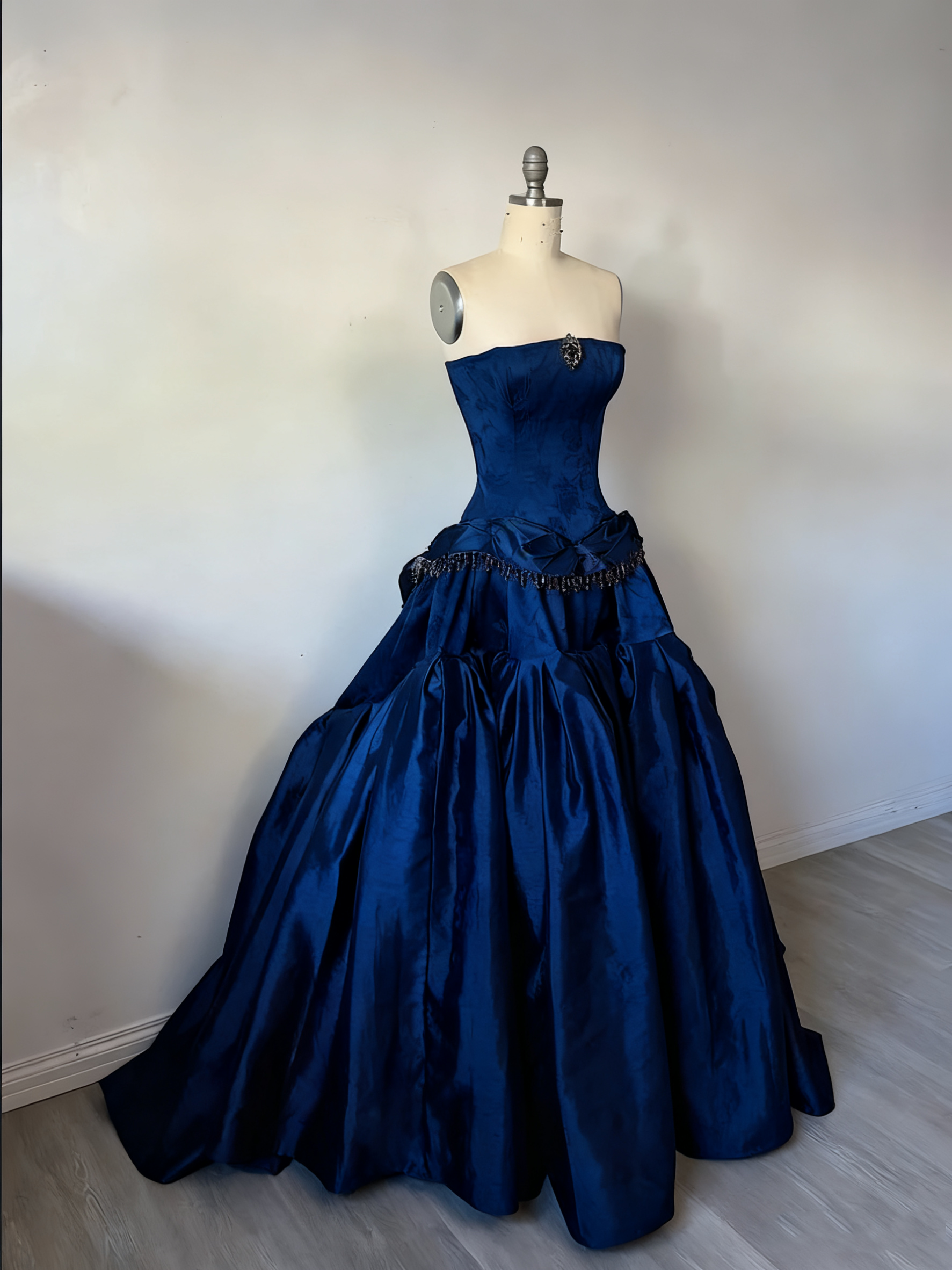 Vintage Ball Gowns Strapless Burgundy Sleeveless Satin 90S Classy Prom Dress Inspiration Prom Dresses Princess Graduation Dresses