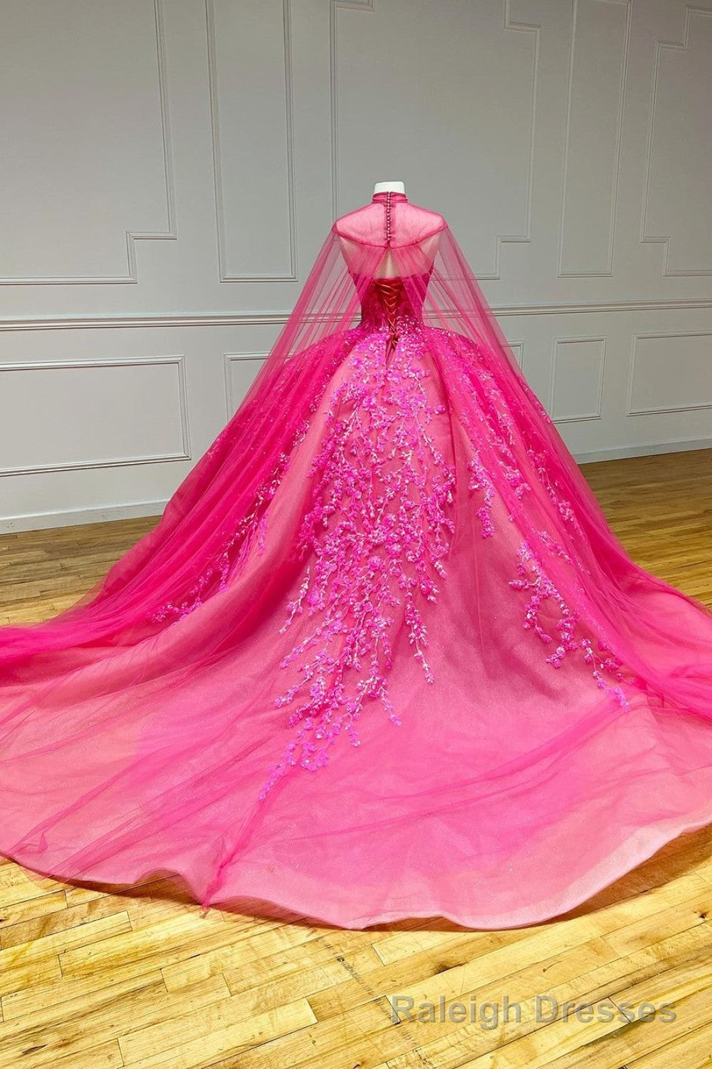 Vintage Ball Gown Sweetheart Pink Lace Appliques Tulle Long Quinceanera Dresses Secondary image