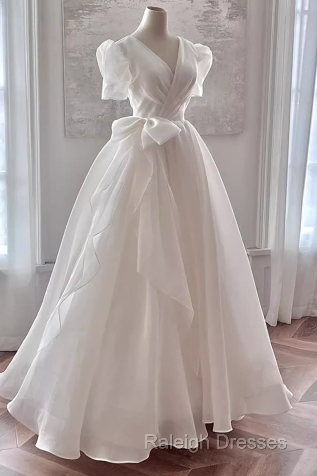 Vintage Ball Gown V Neckline Chiffon White Long Wedding Dresses Brides Dress Secondary image