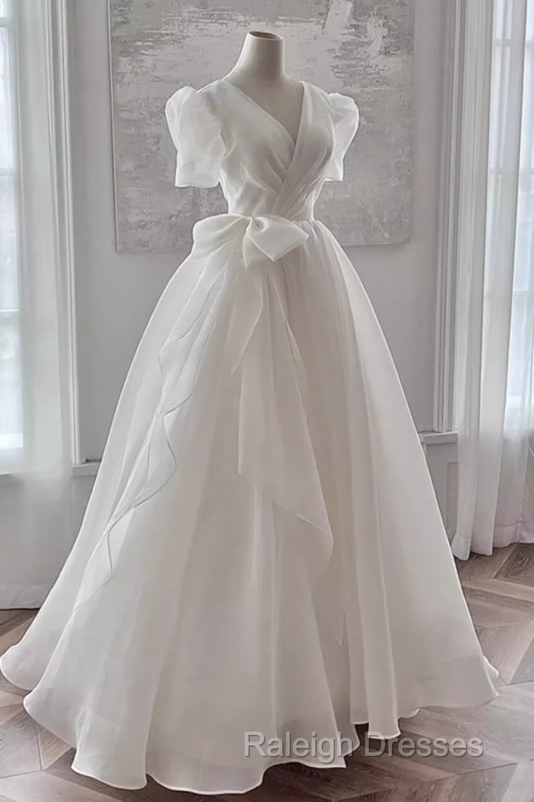 Vintage Ball Gown V Neckline Chiffon White Long Wedding Dresses Brides Dress