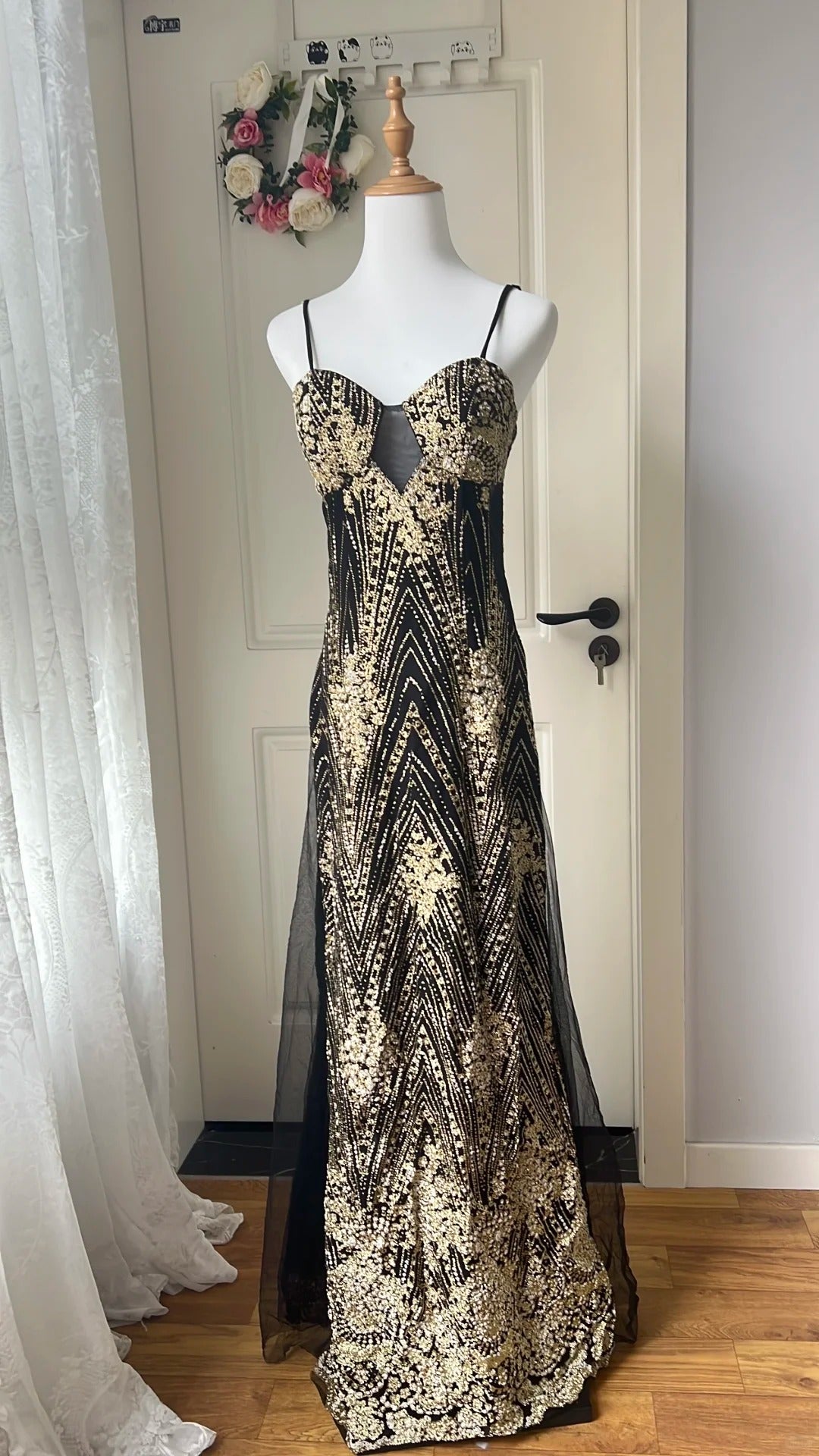 Vintage Black And Gold Mermaid Strappy Sequin Embroidered Long Formal Prom Dress Main image