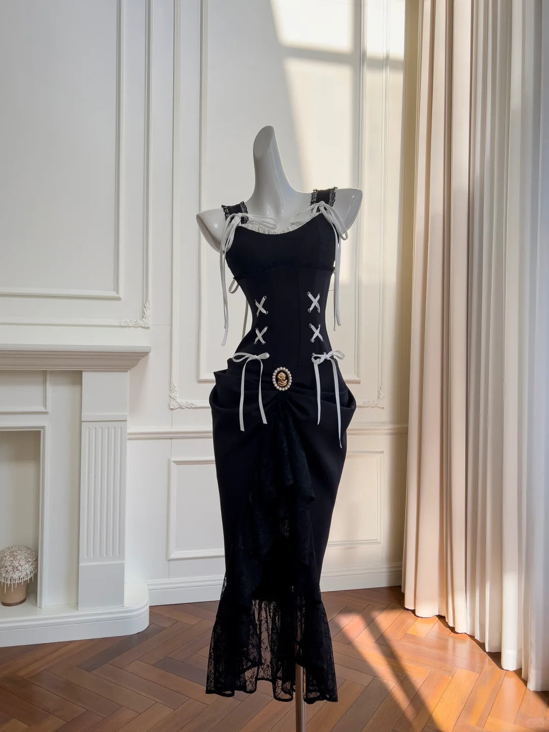Vintage Black Mermaid Lace And Satin Long Formal Prom Dress