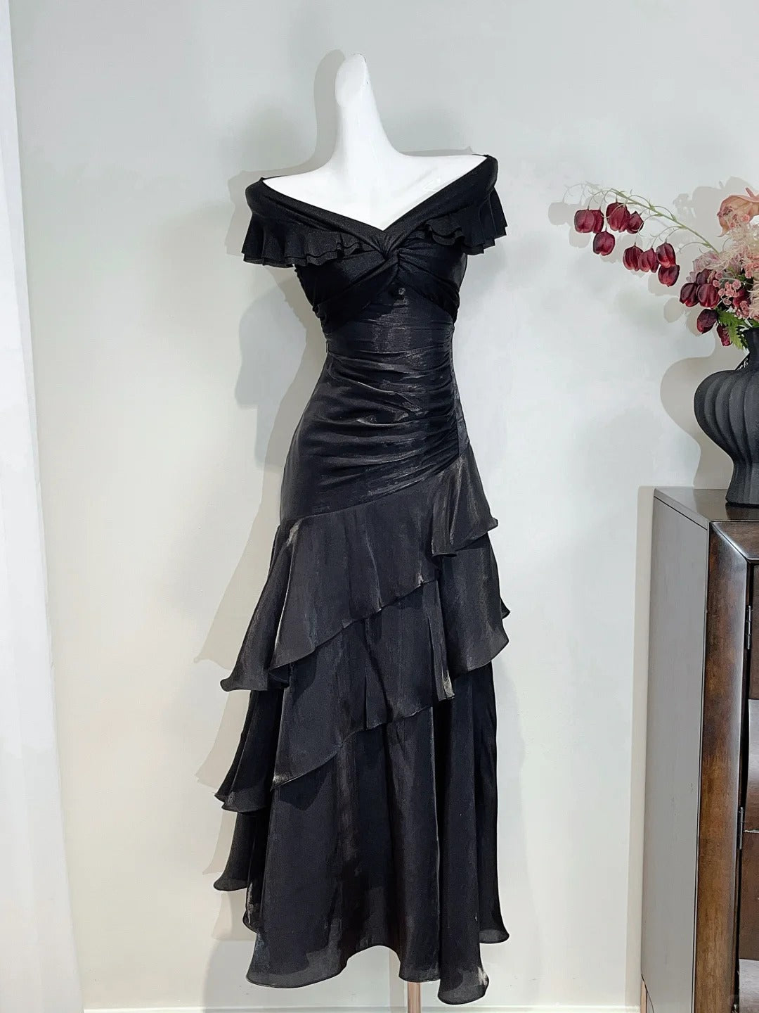Vintage Black Mermaid One Shoulder Ruffle Satin Formal Prom Dress