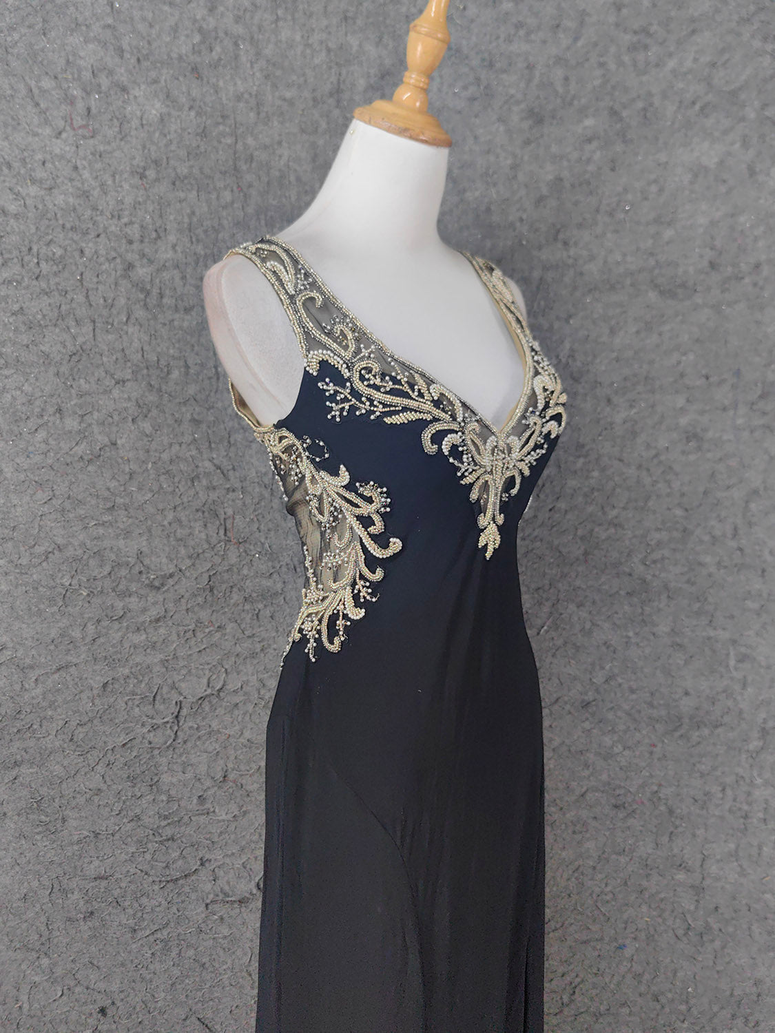 Vintage Black V-Neck Beaded Chiffon Long Formal Prom Dress