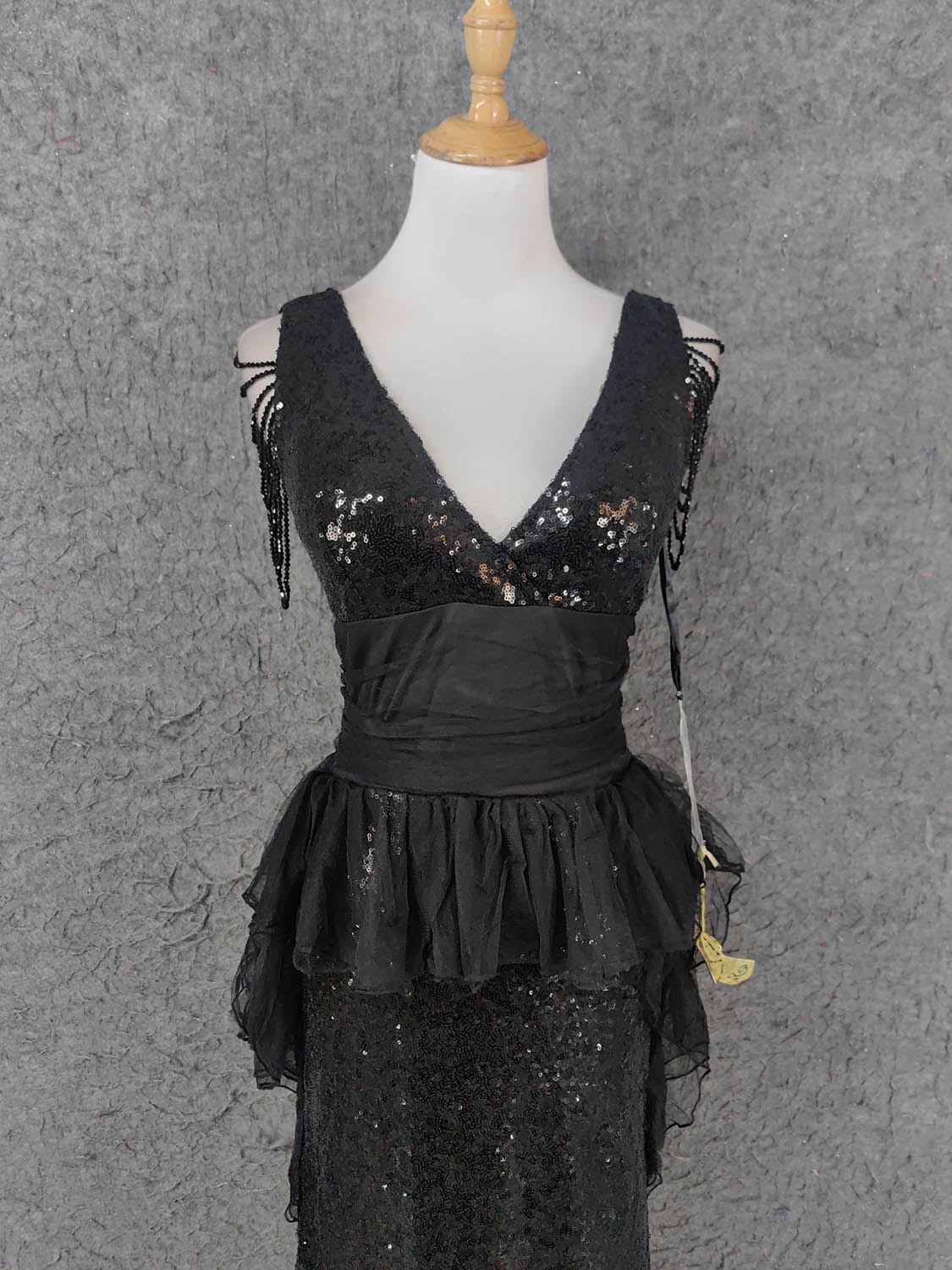 Vintage Black V-Neck Tassel Sequin Tulle Long Formal Prom Dress Secondary image