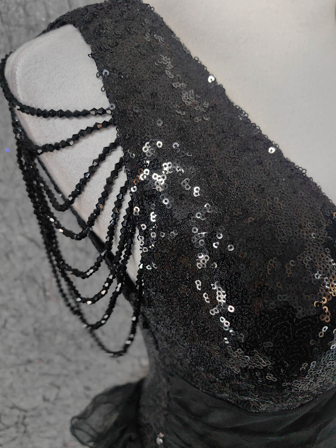 Vintage Black V-Neck Tassel Sequin Tulle Long Formal Prom Dress