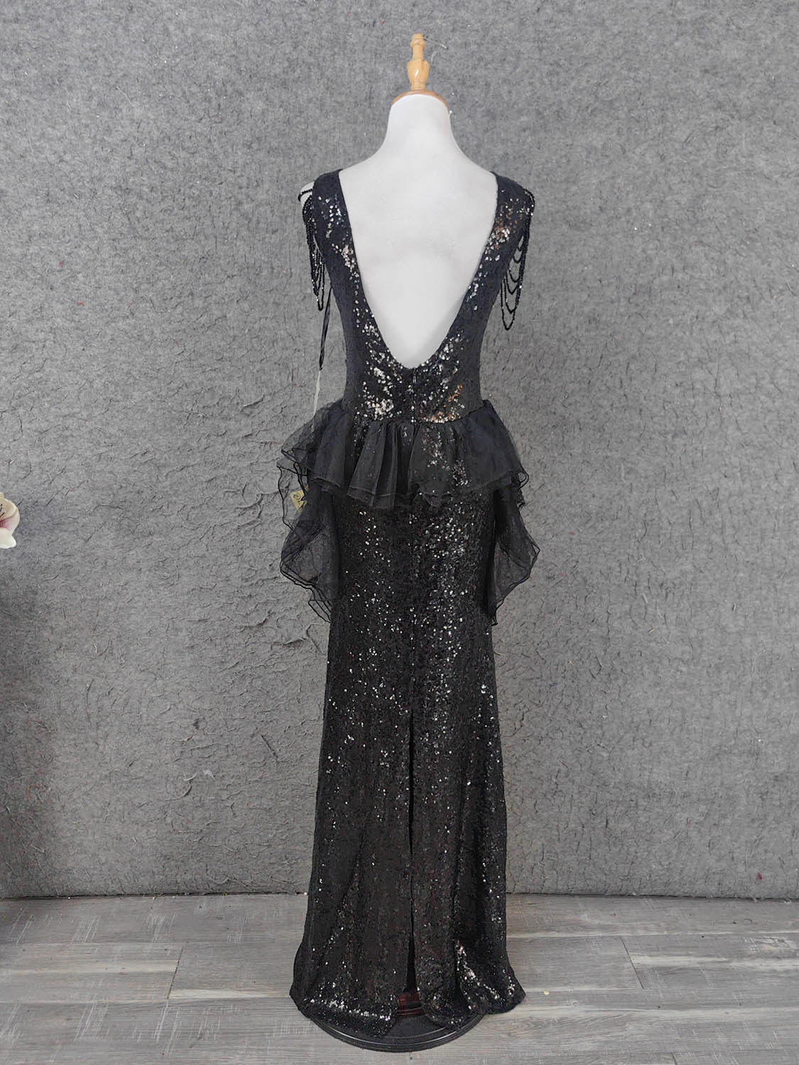 Vintage Black V-Neck Tassel Sequin Tulle Long Formal Prom Dress