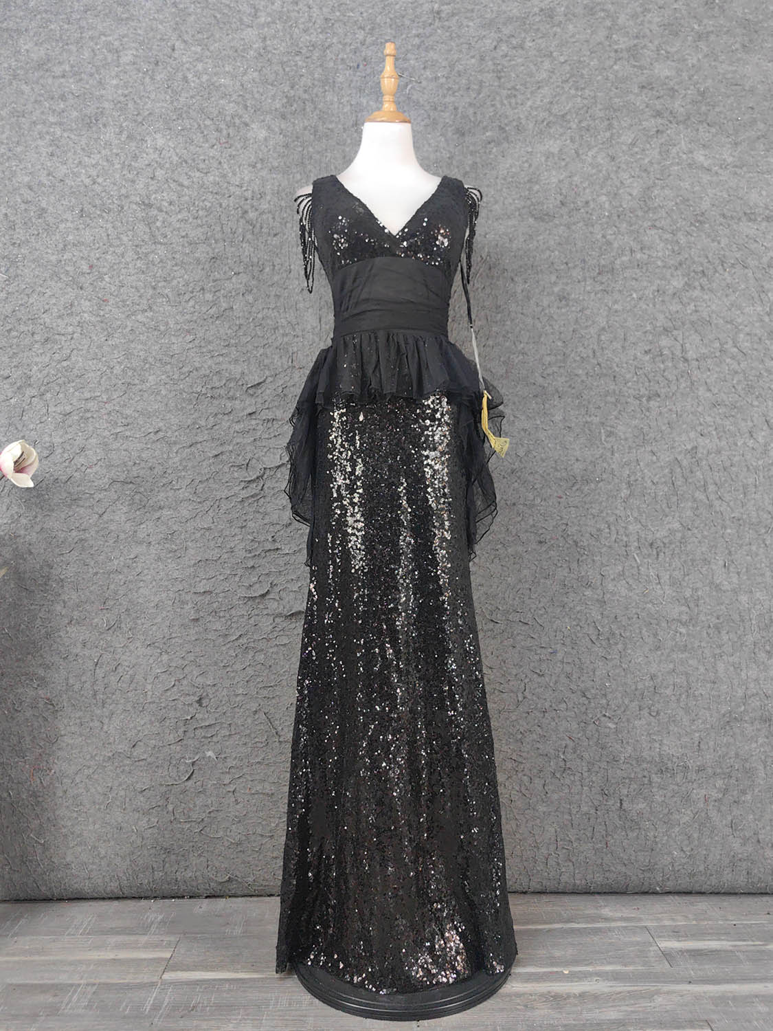 Vintage Black V-Neck Tassel Sequin Tulle Long Formal Prom Dress Main image