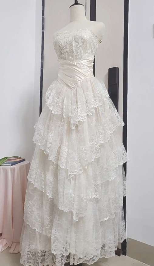 Vintage Bridal Gowns Ball Gowns Strapless Ivory Lace Wedding Dress Minimalist Bridal Gown Secondary image