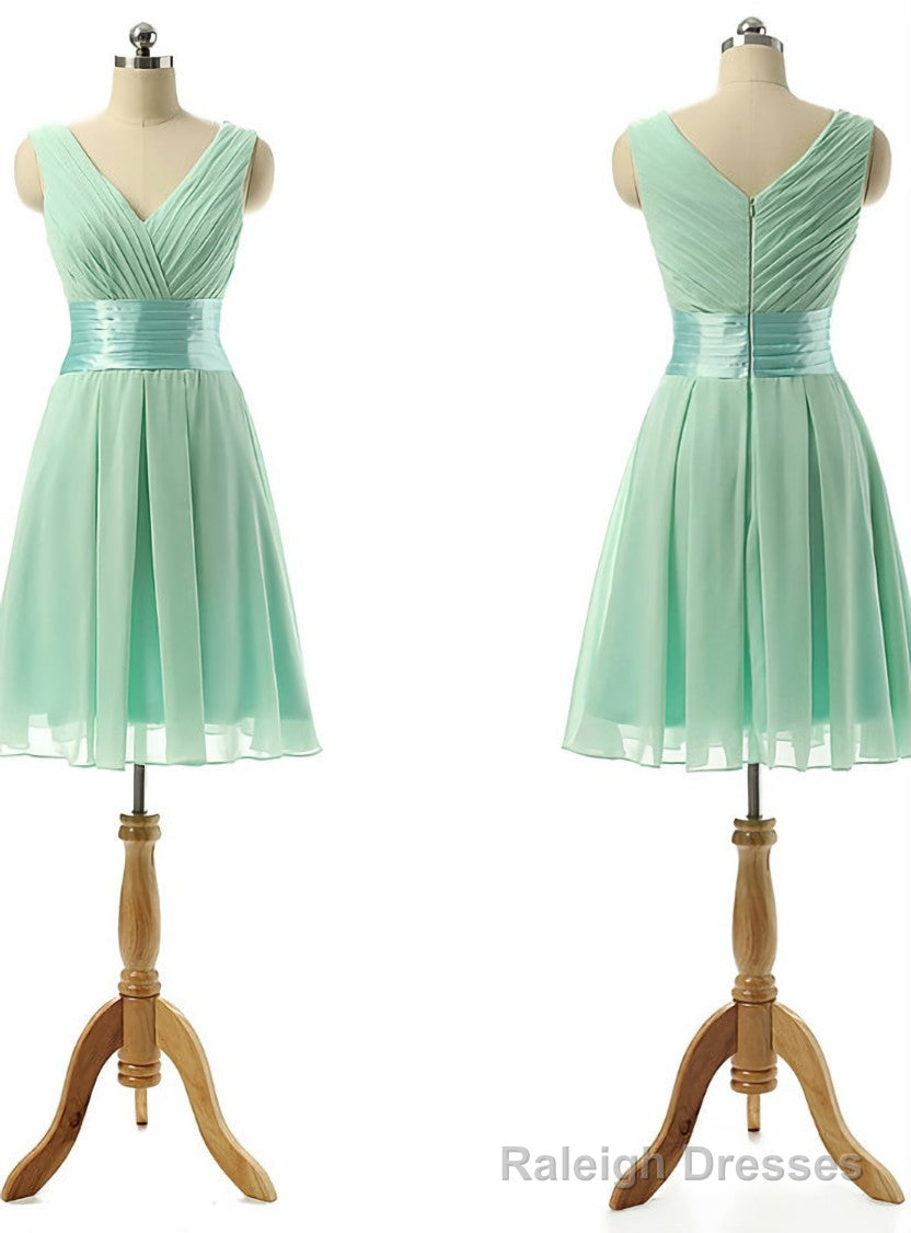 Vintage Bridesmaid Dress with a Ribbon Light Green V-neck Bridesmaid Dresses with Soft Pleats Main image