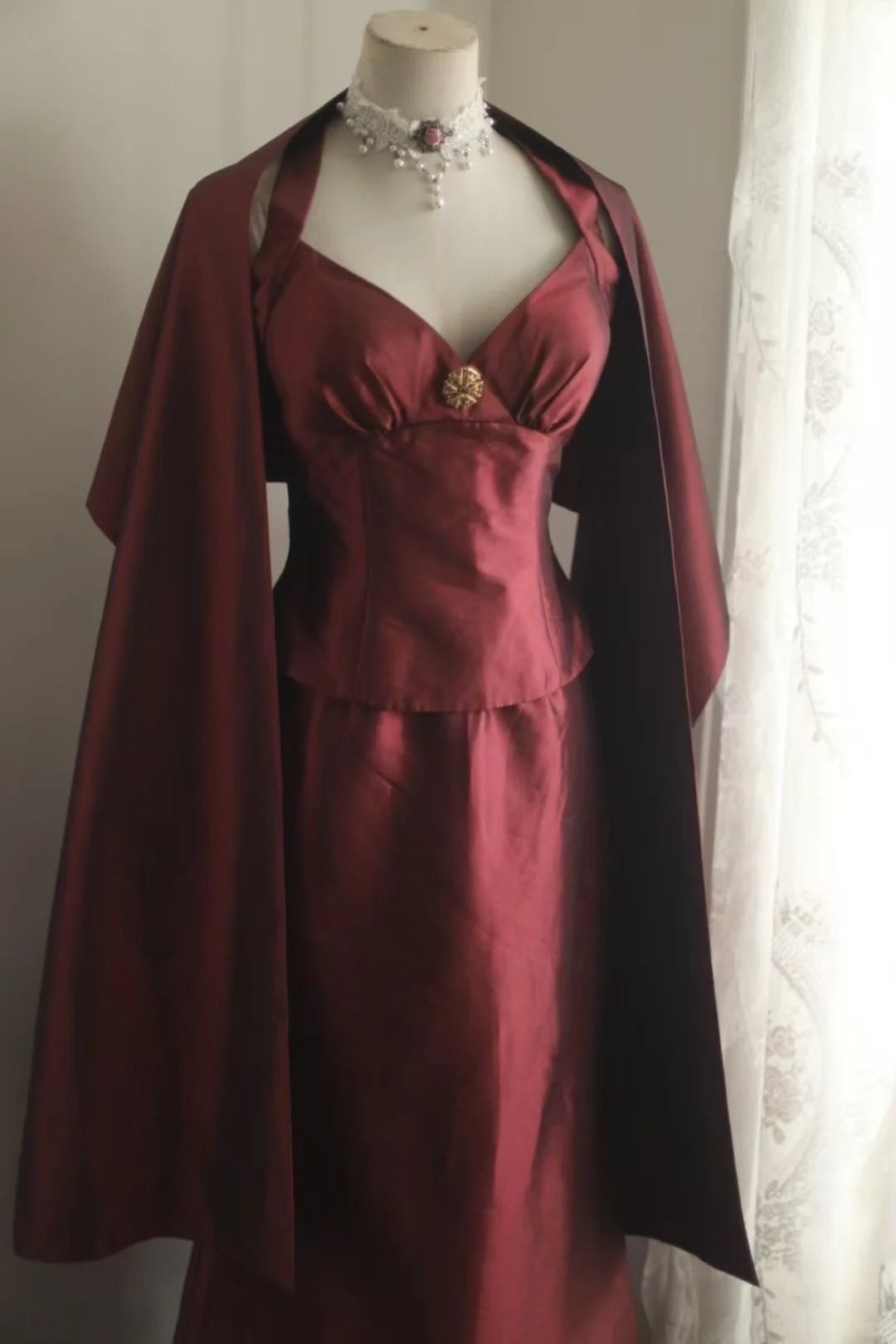 Vintage Burgundy Halter Neck Mermaid Satin Long Formal Prom Dress