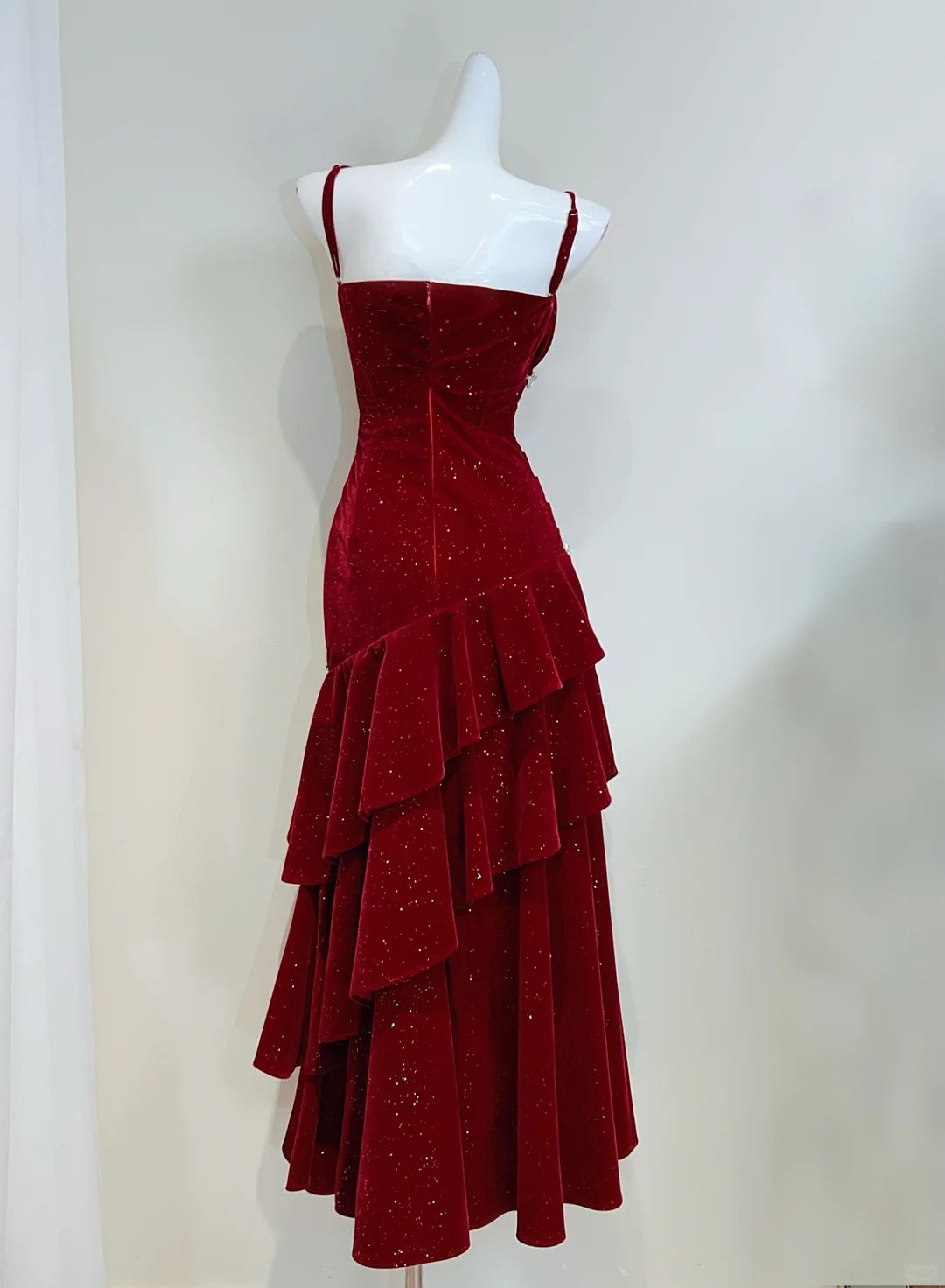 Vintage Burgundy Mermaid Spaghetti Strap Ruffle Velvet Formal Prom Dress