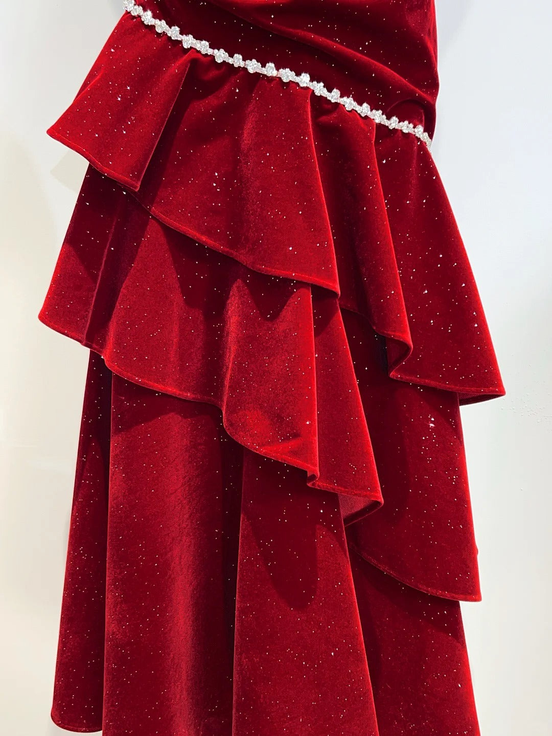 Vintage Burgundy Mermaid Spaghetti Strap Ruffle Velvet Formal Prom Dress