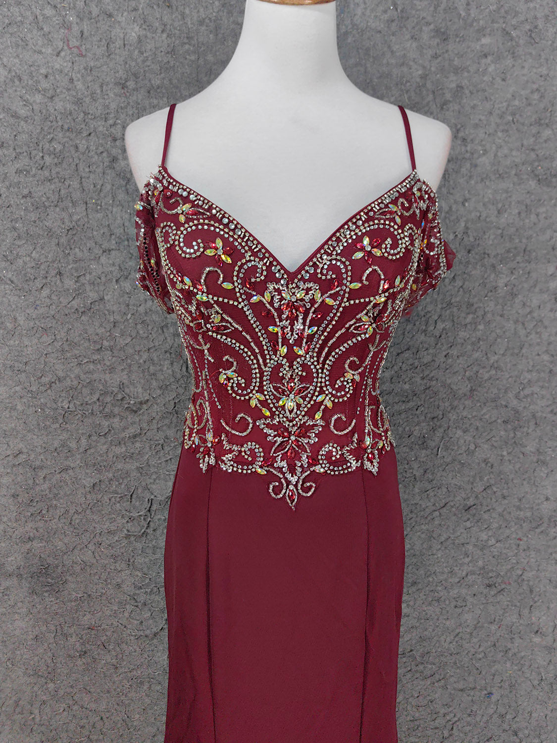 Vintage Burgundy Spaghetti Strap V-Neck Beaded Chiffon Long Formal Prom Dress