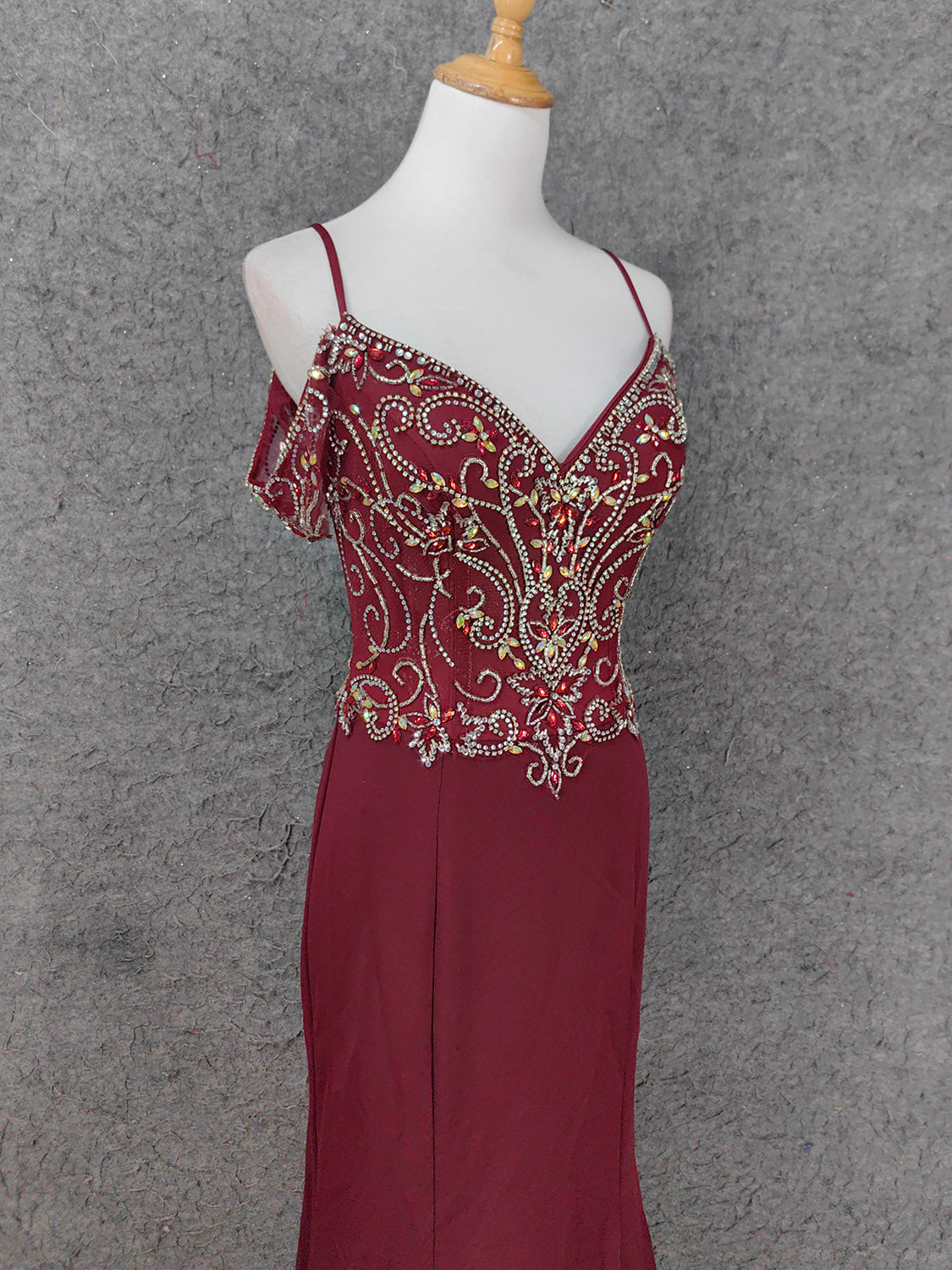 Vintage Burgundy Spaghetti Strap V-Neck Beaded Chiffon Long Formal Prom Dress