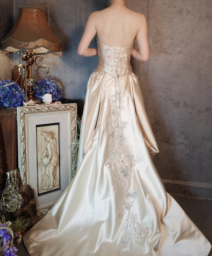 Vintage Champagne Gold A-Line Strapless Embroidered Satin Train Formal Prom Dress