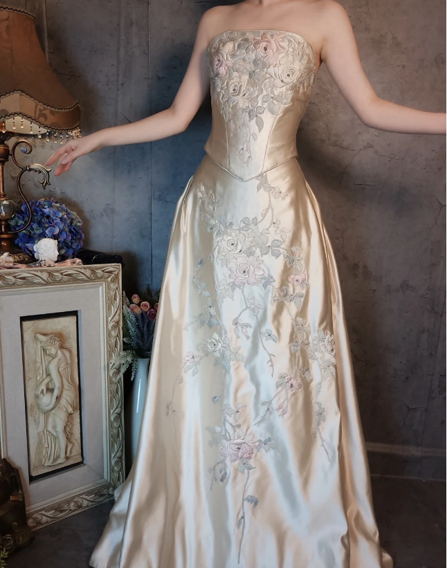 Vintage Champagne Gold A-Line Strapless Embroidered Satin Train Formal Prom Dress