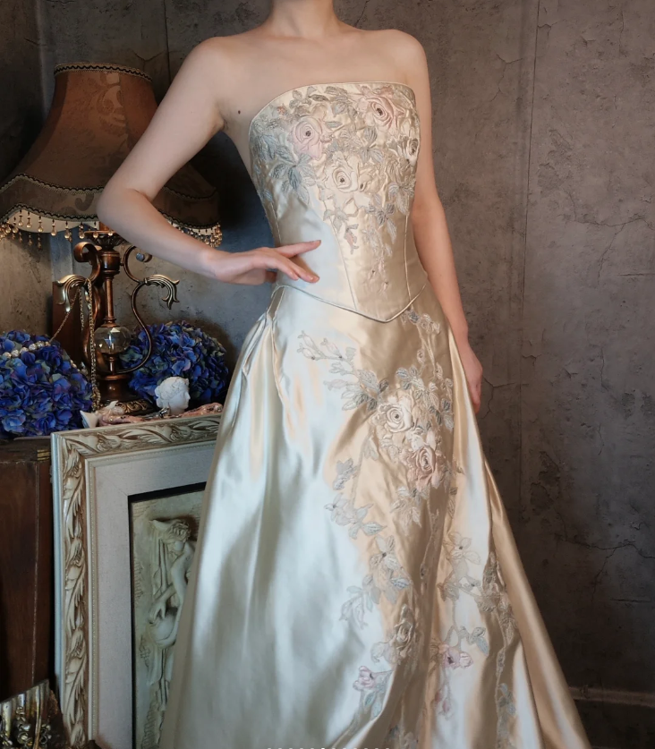 Vintage Champagne Gold A-Line Strapless Embroidered Satin Train Formal Prom Dress