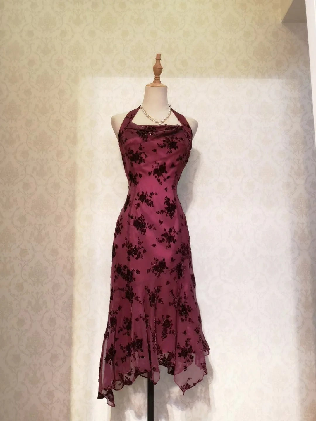 Vintage Chic Halter Neck Beaded Chiffon Prom Dresses