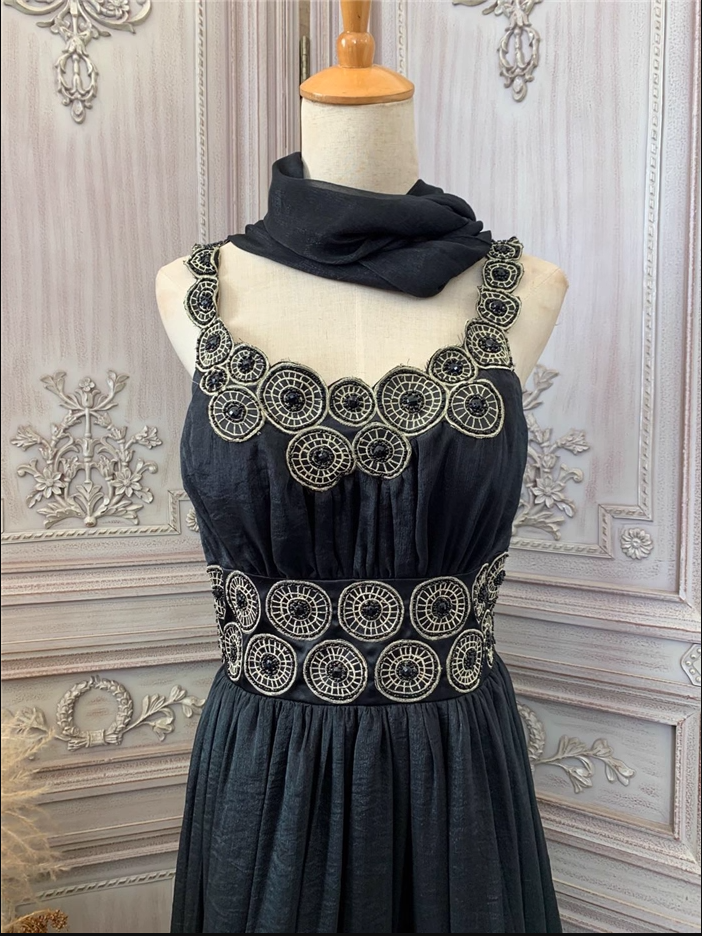 Vintage Court Black Embroidery Circular Pattern Black Diamond Chiffon Long Formal Prom Dress