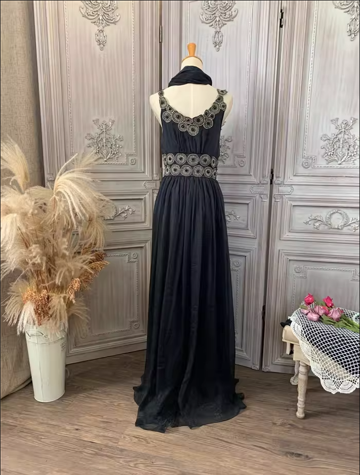 Vintage Court Black Embroidery Circular Pattern Black Diamond Chiffon Long Formal Prom Dress